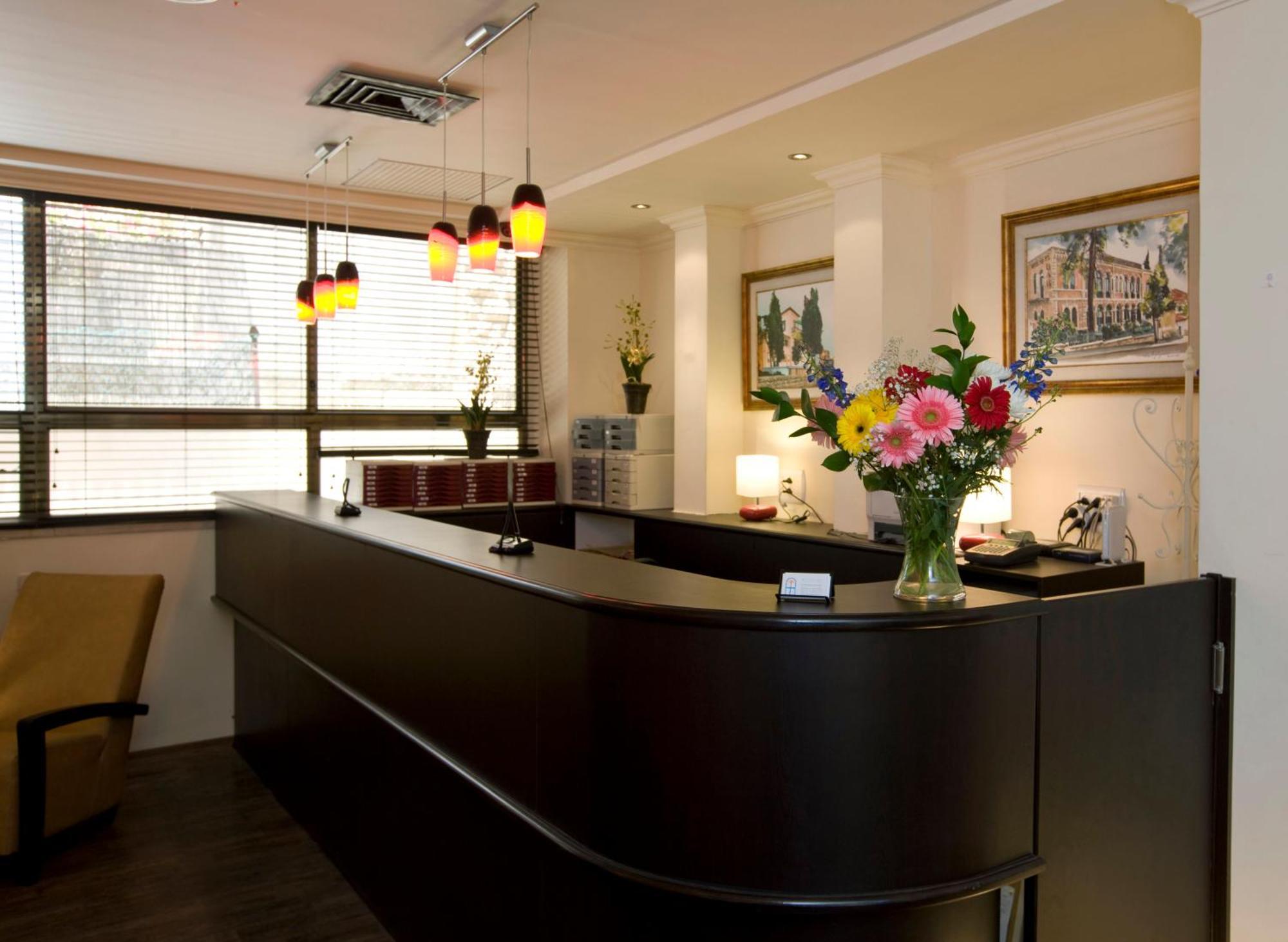 A Little House In Rechavia Hotel Yerusalem Bagian luar foto