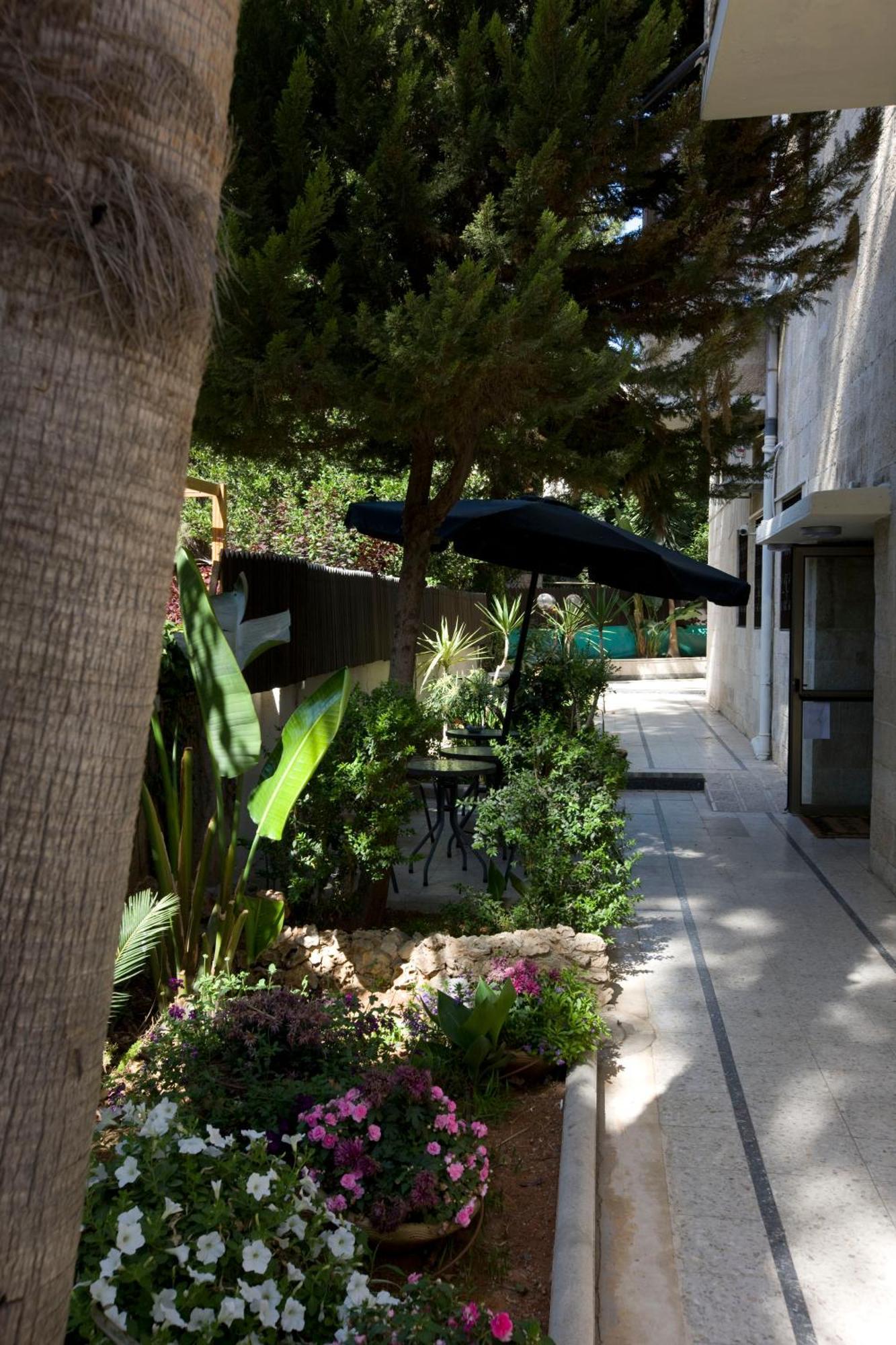 A Little House In Rechavia Hotel Yerusalem Bagian luar foto