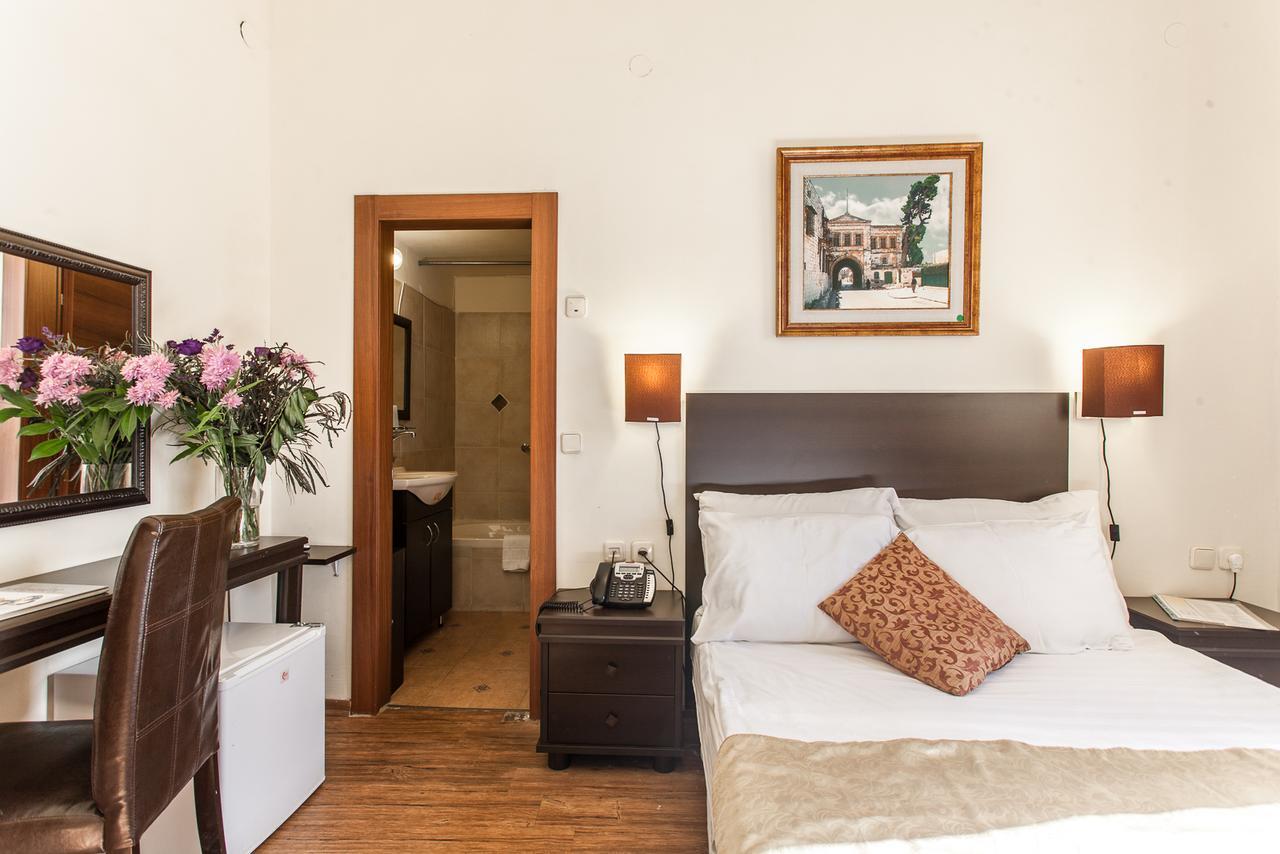 A Little House In Rechavia Hotel Yerusalem Bagian luar foto