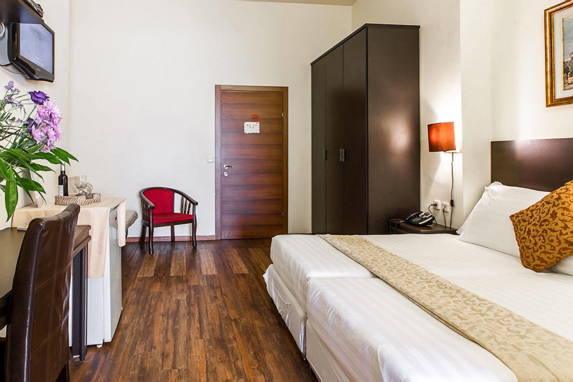 A Little House In Rechavia Hotel Yerusalem Bagian luar foto